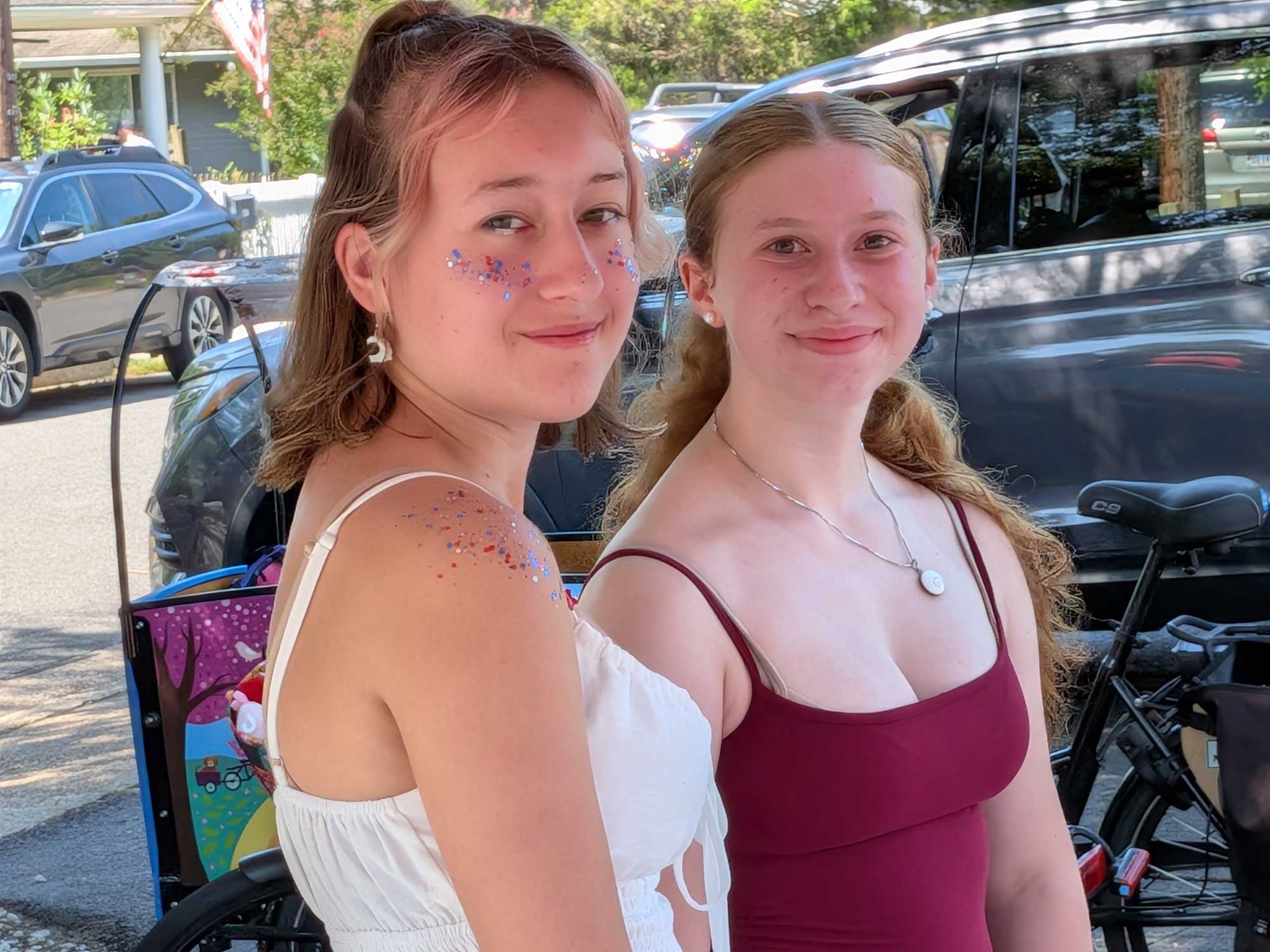 Tattoo and glitter artists 